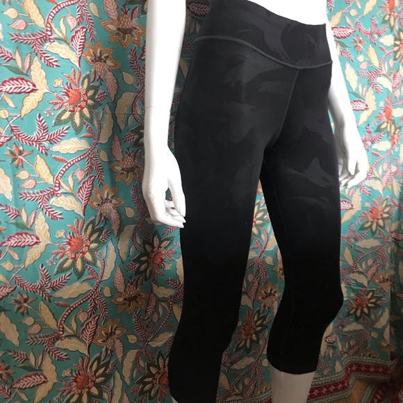 Adidas Climalite Modelled Black Capris Workout Running Tights Size Small - Picture 2 of 16
